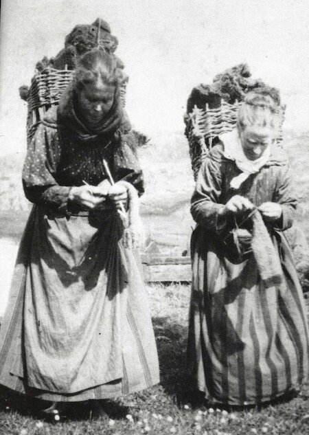 Farmers ferried home their peats depending on the terrain. The commonest method, used in every district of all three islands was a basket carried on the back. This was usually women’s toil, and they often knitted at the same time. Few people worked so intensively as these Hebrideans of the 19th century.