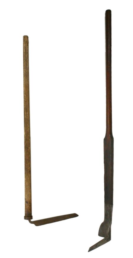 Shetlanders consider their peat tools - the ripper for cutting the turf, and torvsker (pronounced tushkar) for cutting the peat - more elegant than those of the other islands. Of course, they’re right!